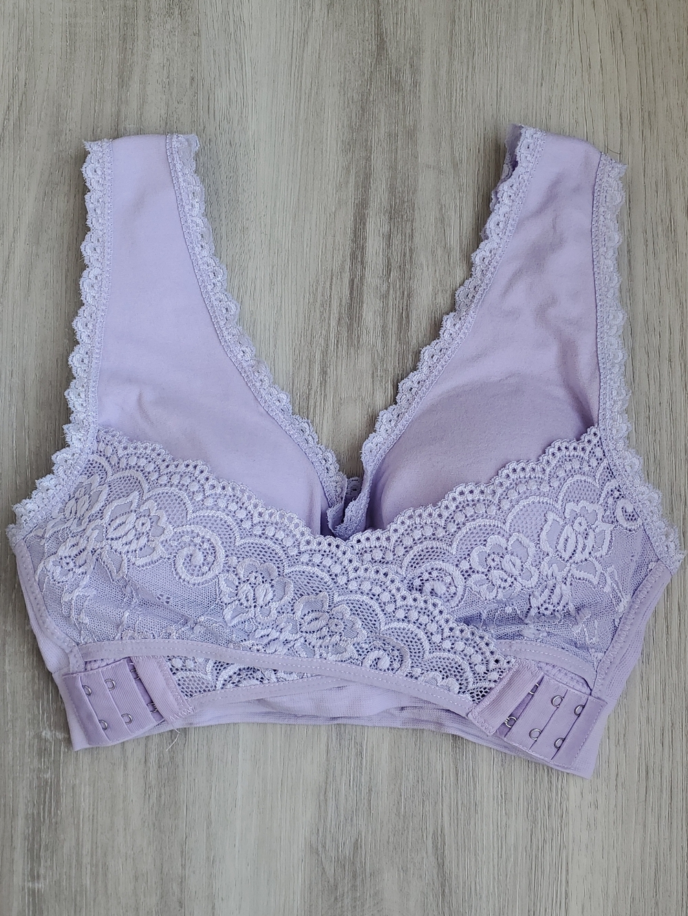 6/$18š Size L - Purple With Lace Detailing Extra Support Pull On Bra